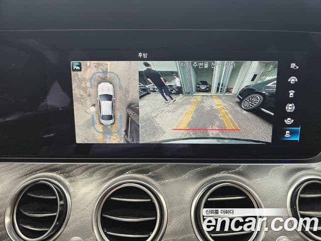 Mercedes-Benz E-Class 2021 — фото 11 из 17