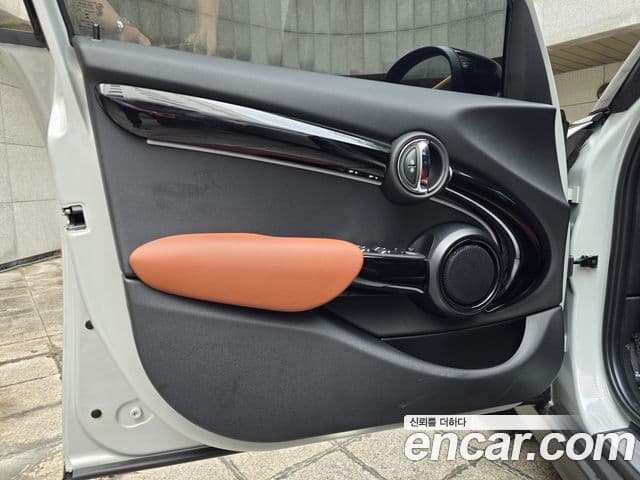 Mini Cooper S 2022 — ფოტო 17/20