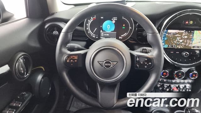 Mini Cooper 2023 — ფოტო 13/20