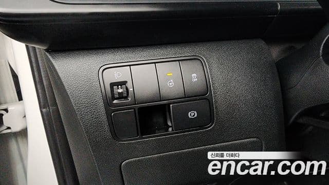 Hyundai Staria 2023 — ფოტო 17/20