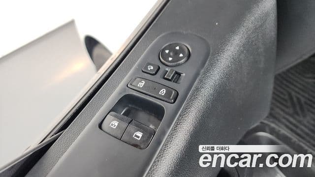 Hyundai Staria 2023 — ფოტო 18/20