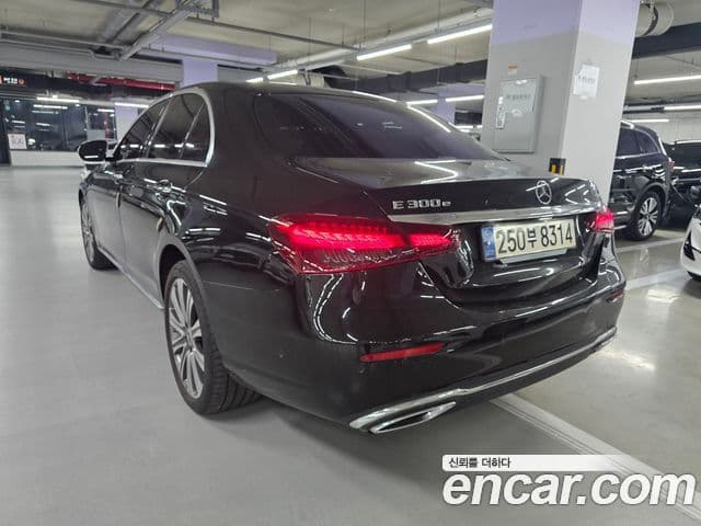 Mercedes-Benz E-Class 2023 — фото 1 из 18