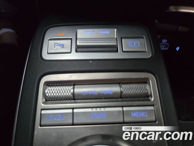 Genesis GV70 2021 — ფოტო 16/20