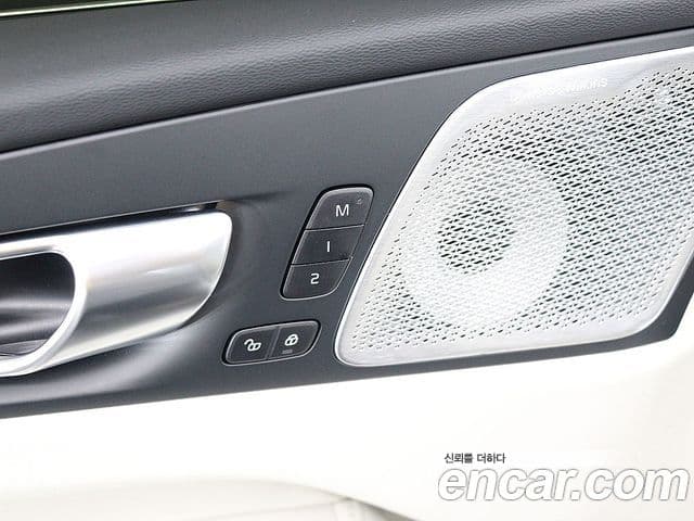 Volvo XC60 2025 — Фото 17/20