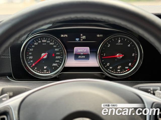 Mercedes-Benz E-Class 2018 — ფოტო 11/12