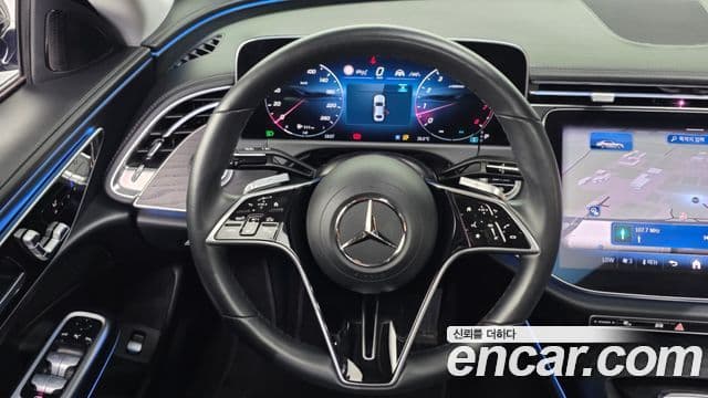 Mercedes-Benz E-Class 2024 — фото 13 из 20