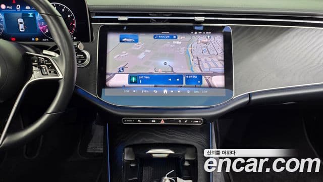 Mercedes-Benz E-Class 2024 — ფოტო 14/20