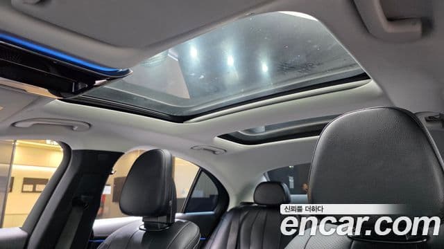 Mercedes-Benz E-Class 2024 — ფოტო 18/20
