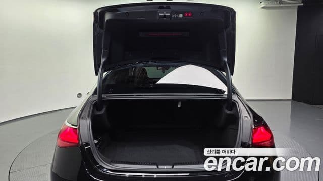 Mercedes-Benz E-Class 2024 — ფოტო 20/20