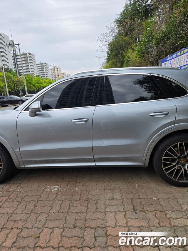 Porsche Cayenne 2022 — фото 3 из 5