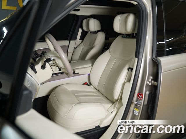 Land Rover Range Rover 2024 — ფოტო 8/20