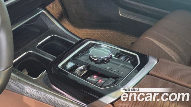 BMW 7 Series 2024 — ფოტო 8/20