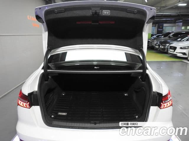 Audi A6 2021 — фото 14 из 20