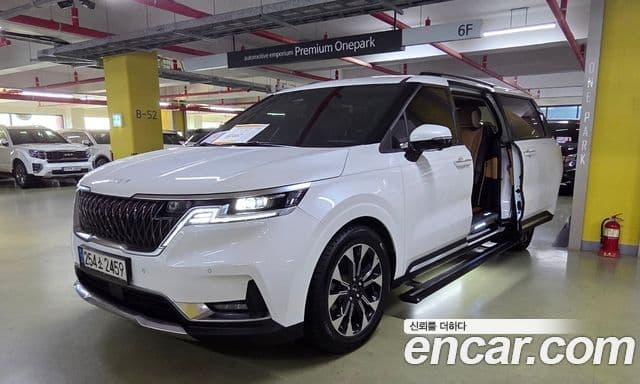 Kia Carnival 2021 — фото 1 из 18