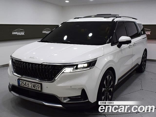 Kia Carnival 2021 — фото 9 из 18