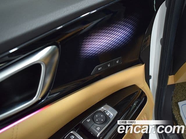 Kia Carnival 2021 — фото 7 из 18