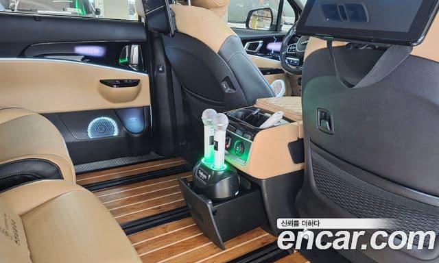 Kia Carnival 2021 — фото 17 из 18