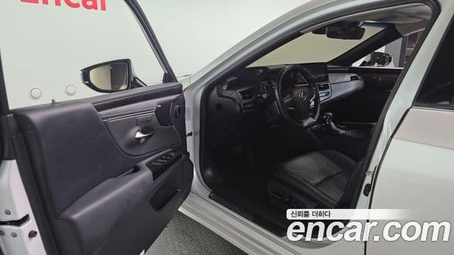 Lexus ES300h 2024 — Şəkil 10/20