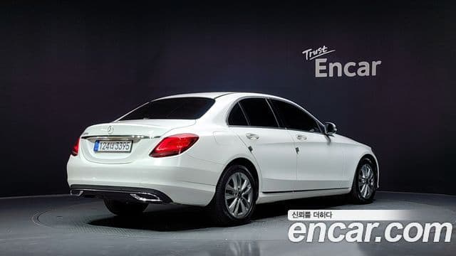 Mercedes-Benz C-Class 2018 — фото 2 из 20