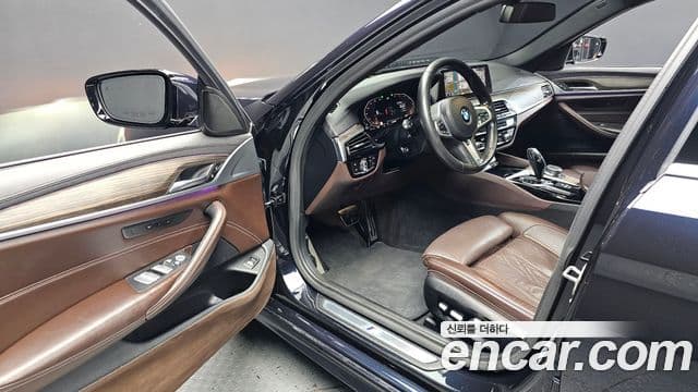 BMW 5 Series 2019 — ფოტო 10/20
