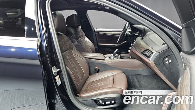 BMW 5 Series 2019 — ფოტო 12/20