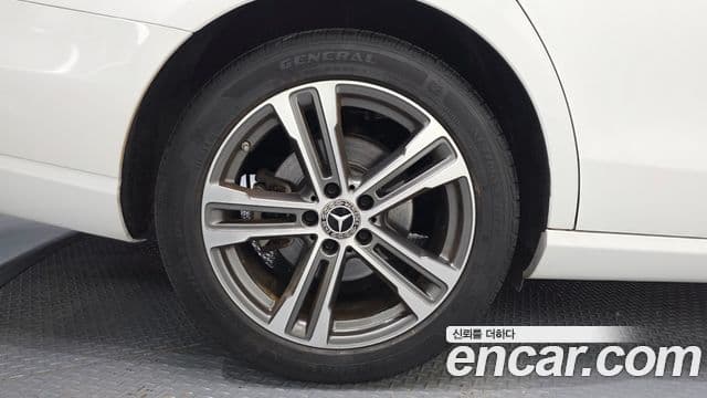 Mercedes-Benz E-Class 2023 — фото 5 из 20