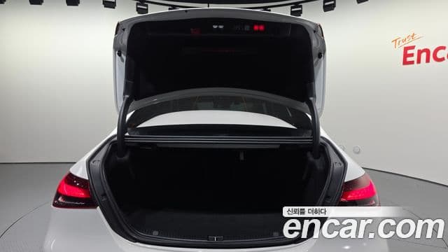 Mercedes-Benz E-Class 2023 — фото 16 из 20