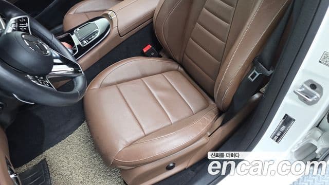 Mercedes-Benz E-Class 2023 — ფოტო 17/20