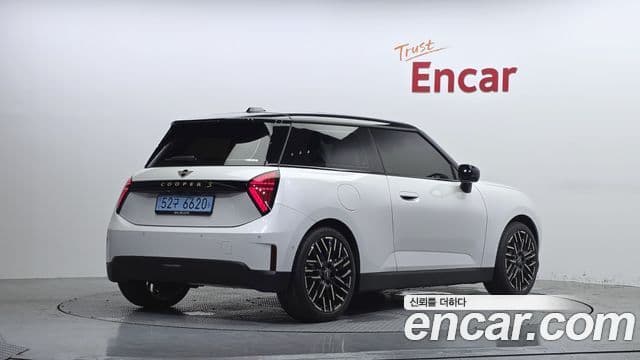 Mini Cooper Electric 2024 — ფოტო 27/38