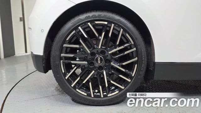 Mini Cooper Electric 2024 — ფოტო 35/38