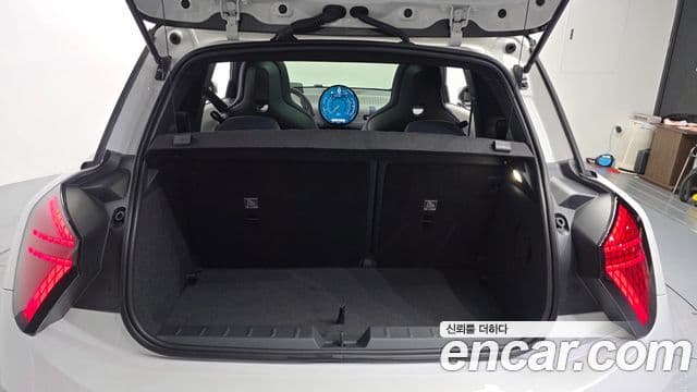 Mini Cooper Electric 2024 — ფოტო 26/38