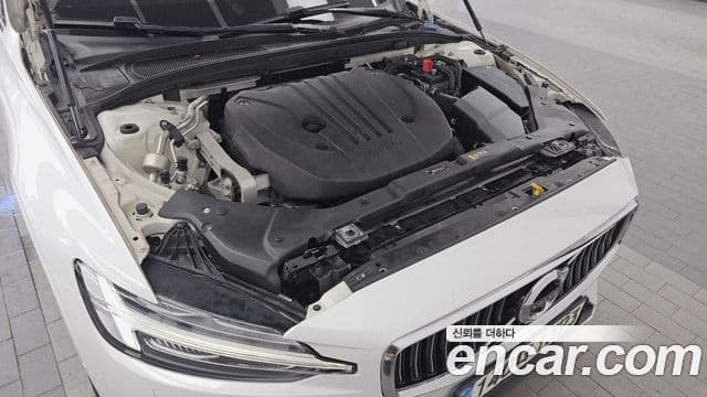 Volvo S60 2021 — ფოტო 6/20