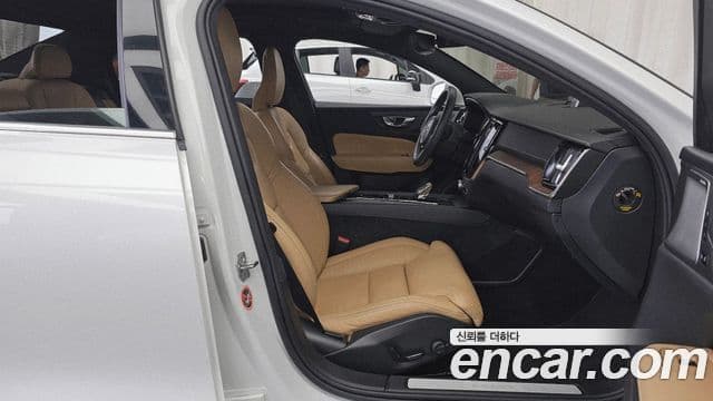 Volvo S60 2021 — ფოტო 11/20