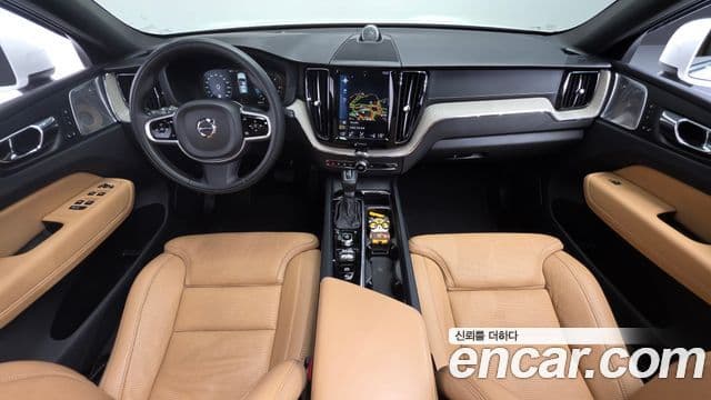 Volvo XC60 2018 — ფოტო 7/20
