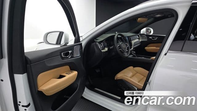 Volvo XC60 2018 — фото 10 из 20