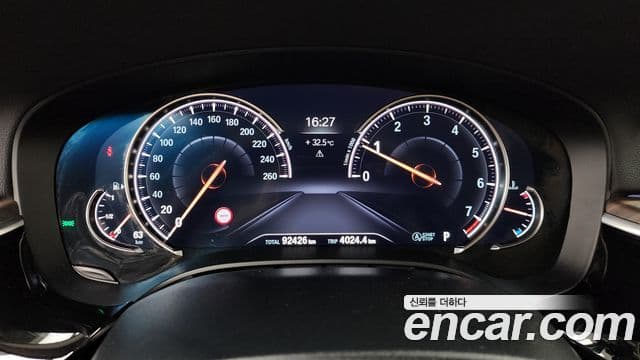 BMW 5 Series 2018 — ფოტო 8/20