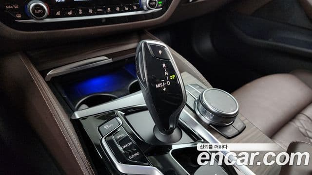 BMW 5 Series 2018 — ფოტო 9/20
