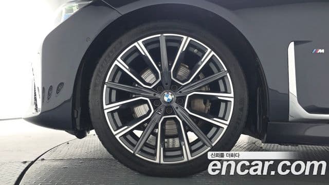 BMW 7 Series 2021 — ფოტო 5/20