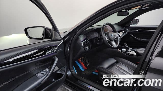 BMW 5 Series 2020 — фото 10 из 20