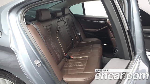 BMW 5 Series 2019 — Şəkil 11/20