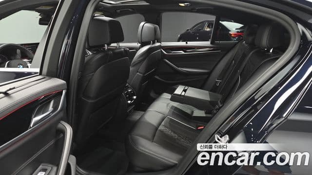 BMW 5 Series 2020 — фото 11 из 20