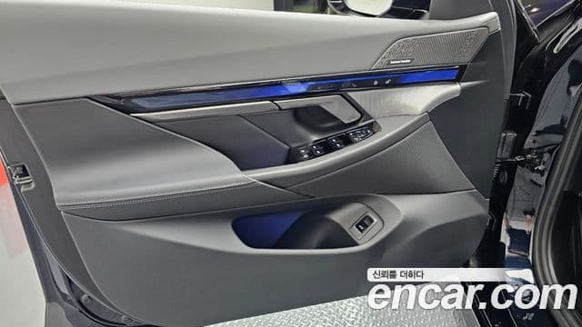 BMW 5 Series 2025 — Photo 13/33