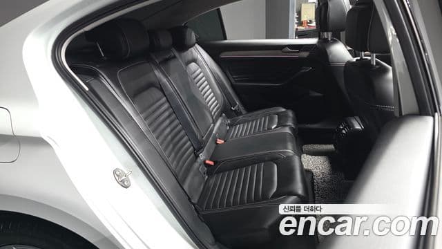 Volkswagen Passat GT 2022 — Şəkil 12/20