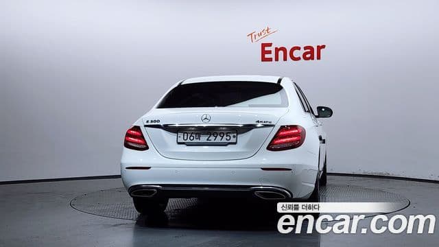 Mercedes-Benz E-Class 2019 — фото 4 из 20