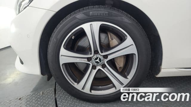 Mercedes-Benz E-Class 2019 — фото 5 из 20