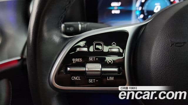 Mercedes-Benz E-Class 2019 — фото 16 из 20