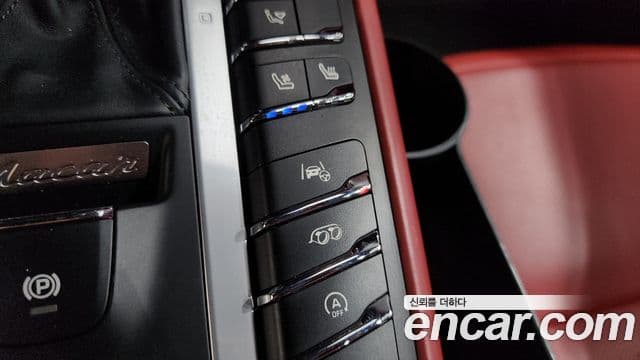 Porsche Macan 2020 — ფოტო 13/20