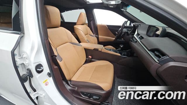 Lexus ES300h 2019 — ფოტო 11/20