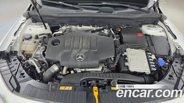 Mercedes-Benz GLB-Class 2021 — ფოტო 6/20