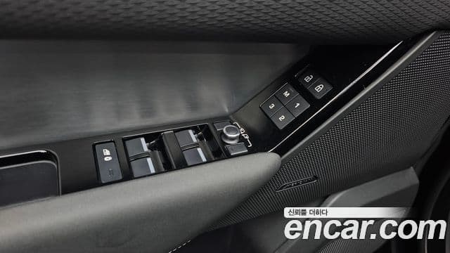 Land Rover Range Rover Velar 2022 — Şəkil 18/20